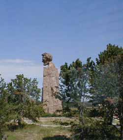 lincoln_head_memorial_side_view.jpg