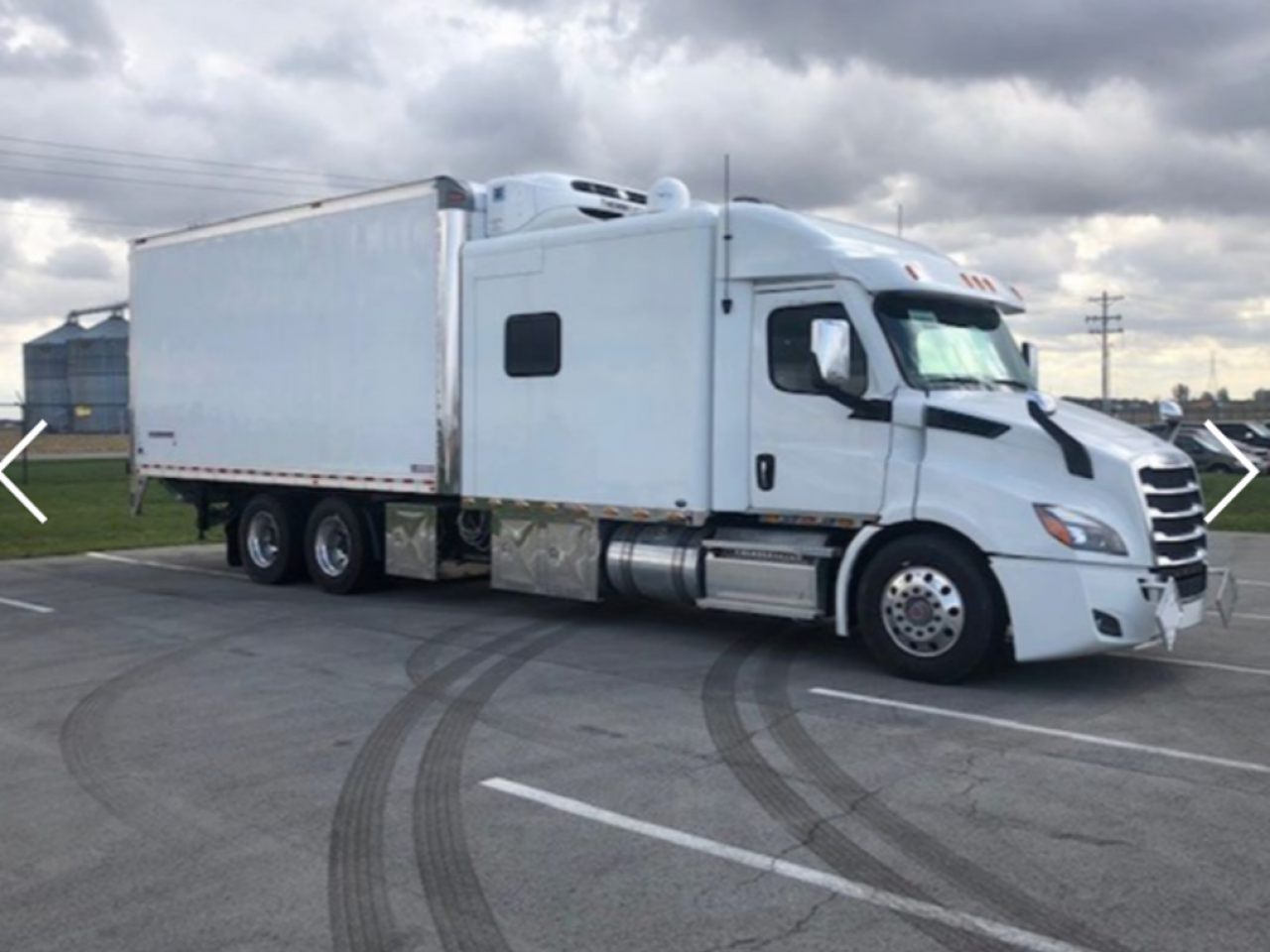 Used 2022 Freightliner Cascadia CA116 WHITE GLOVE TVAL REEFER + ARI CUSTOM  SLEEPER For Sale in Southhaven, MS 38671 - ExpeditersOnline.com