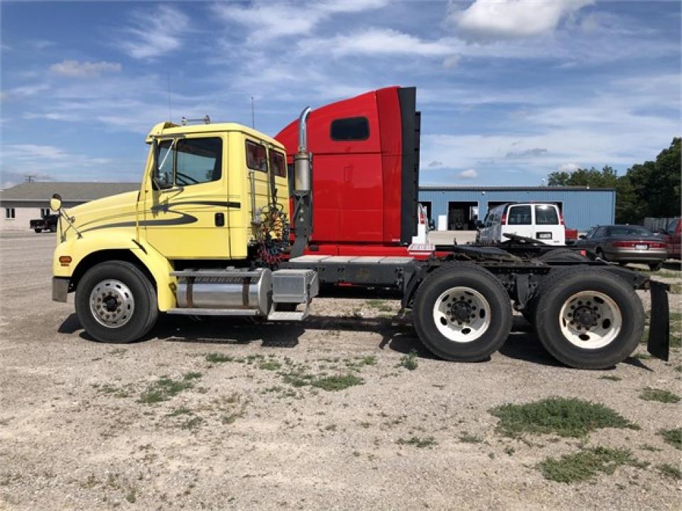 Used 2000 FREIGHTLINER FL112 For Sale in Defiance, OH 43512